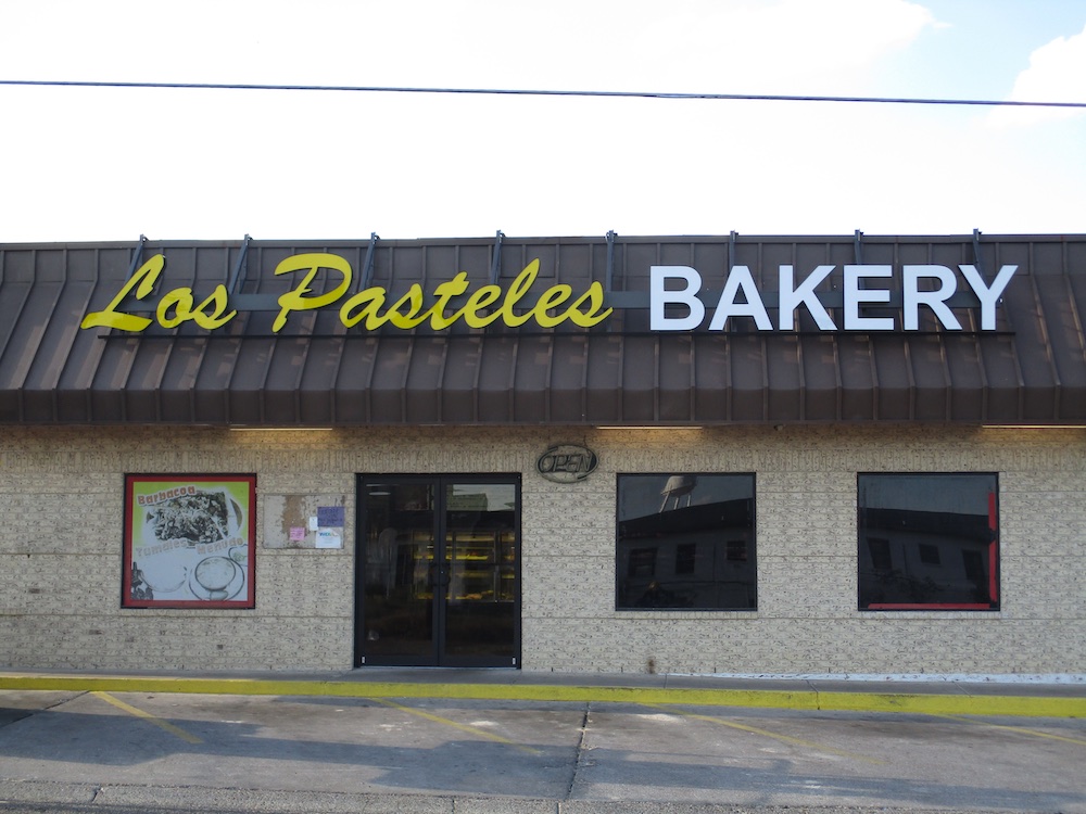 los pasteles bakery restaurant sign